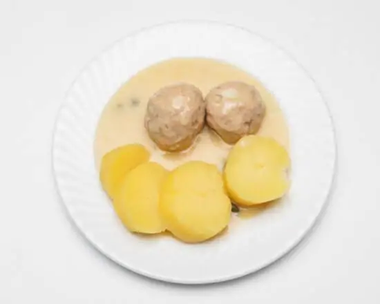 Menü Königsberger Klopse mit Kartoffeln und Krautsalat