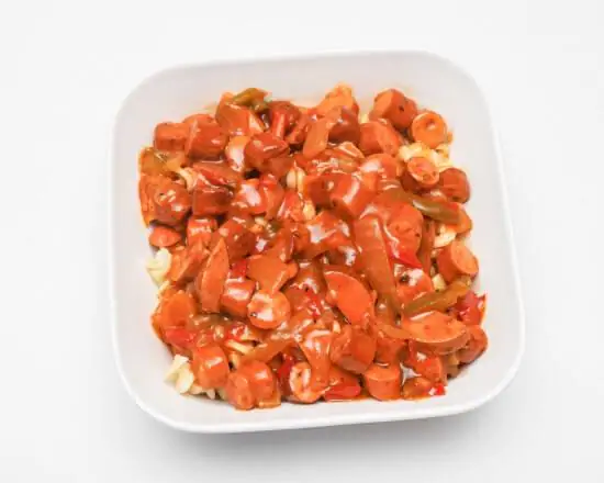 Wurstgulasch mit Nudeln